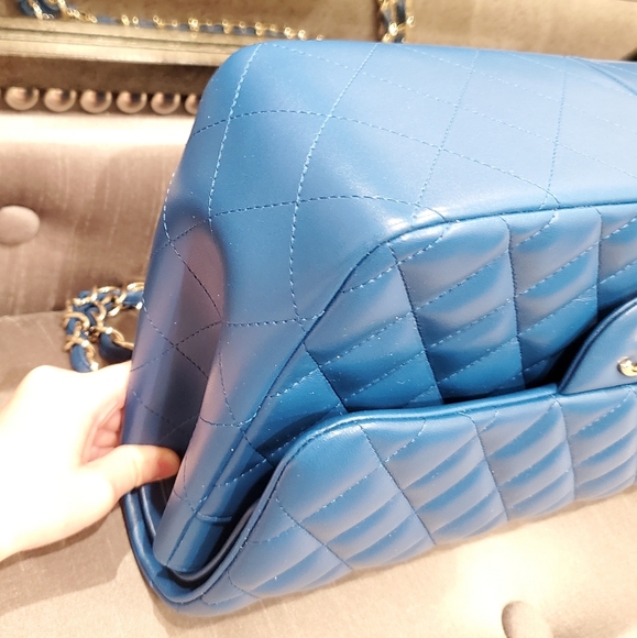 Chanel -- Classic Double Flap - Picture 9 of 16